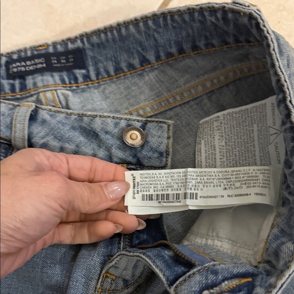 Zara Light Blue Distressed Boyfriend Jeans with Floral Embroidery - Picture 3 of 5